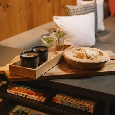 Zum Stubaier Gletscher - Wald Апартаменты *