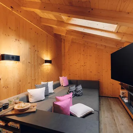 Апартаменты Zum Stubaier Gletscher - Wald Нойштифт-им-Штубайталь