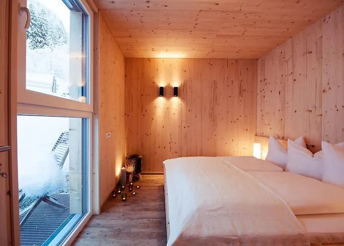 Zum Stubaier Gletscher - Wald Нойштифт-им-Штубайталь